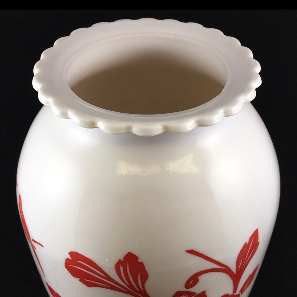 VTG 1940s White & Red Anchor Hocking
Vitrock Milk Glass
Flowers Birds EUC - Picture 8 of 8